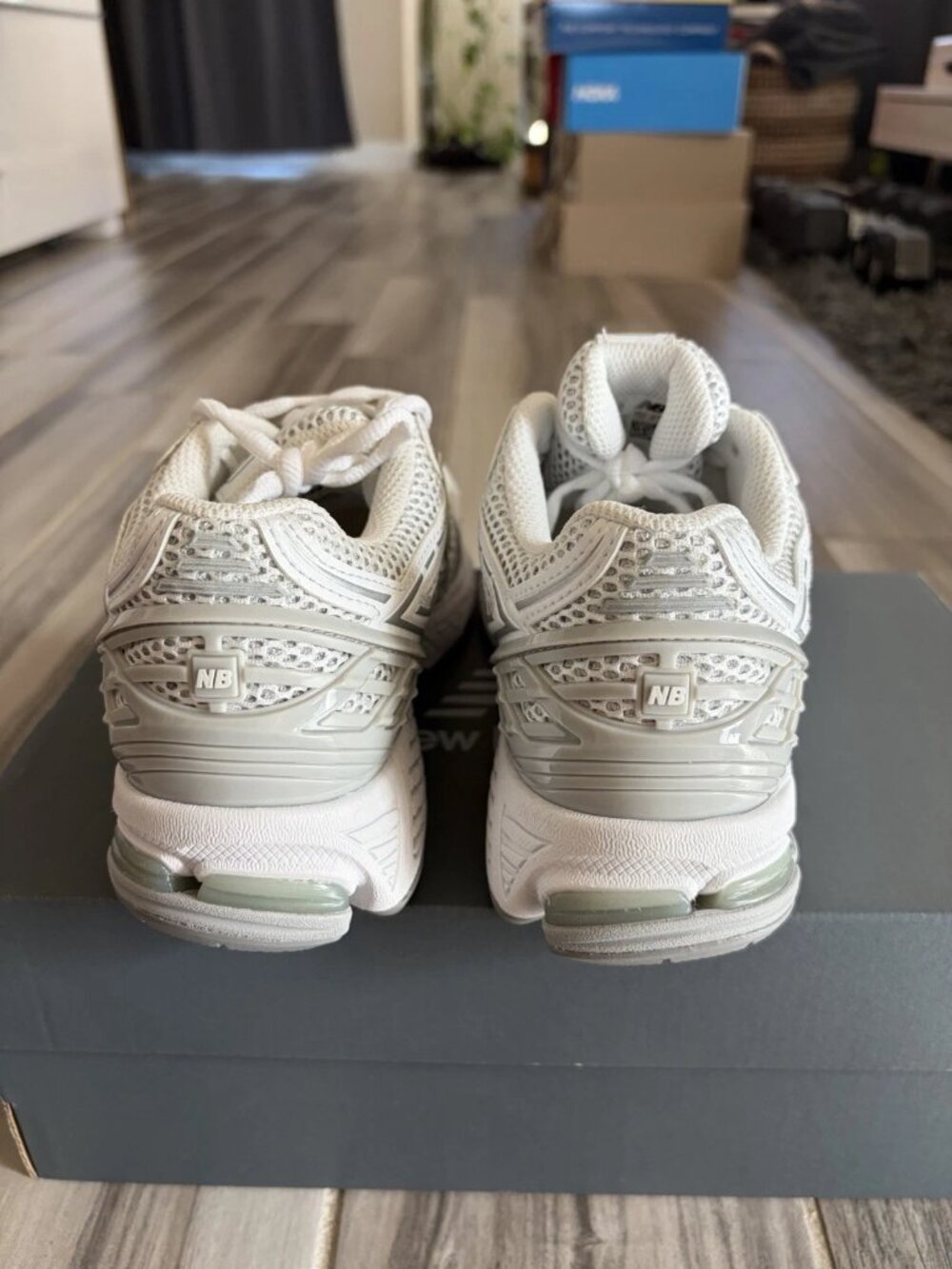 Women's New Balance 1906R Shoes - White Green U1906RJO - Picture 6 of 8